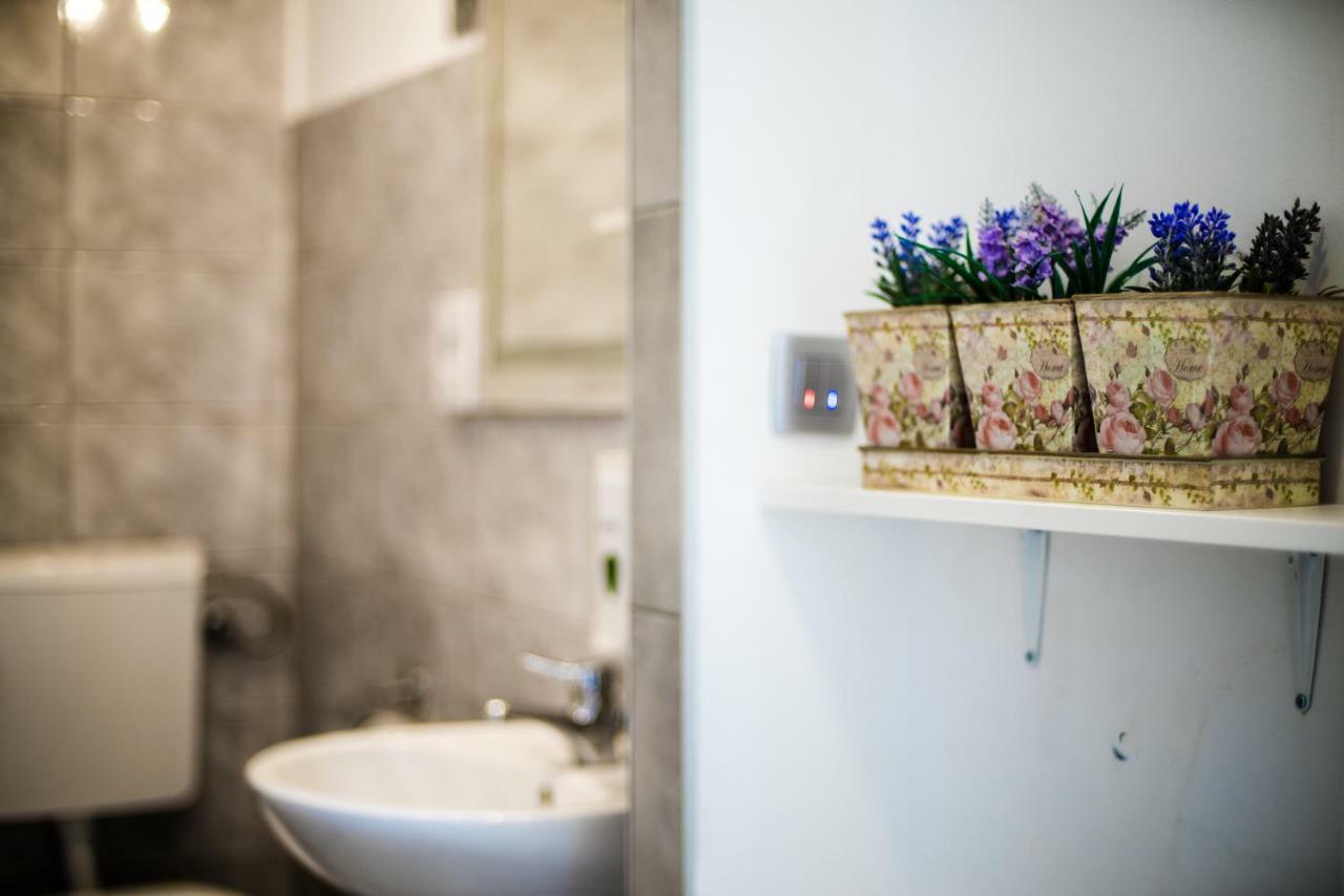 Nona Lena Studio Apartment สปลิท ภายนอก รูปภาพ