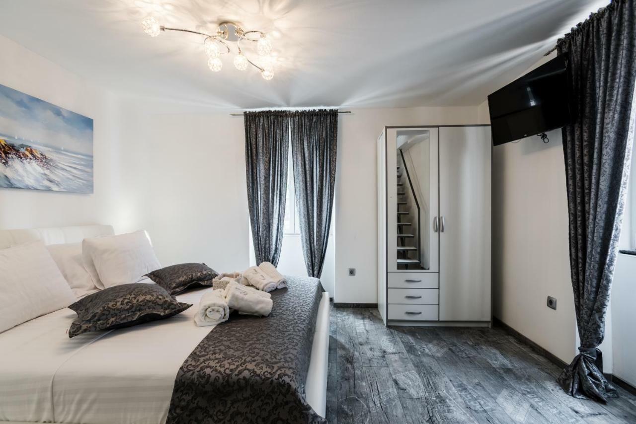Nona Lena Studio Apartment สปลิท ภายนอก รูปภาพ