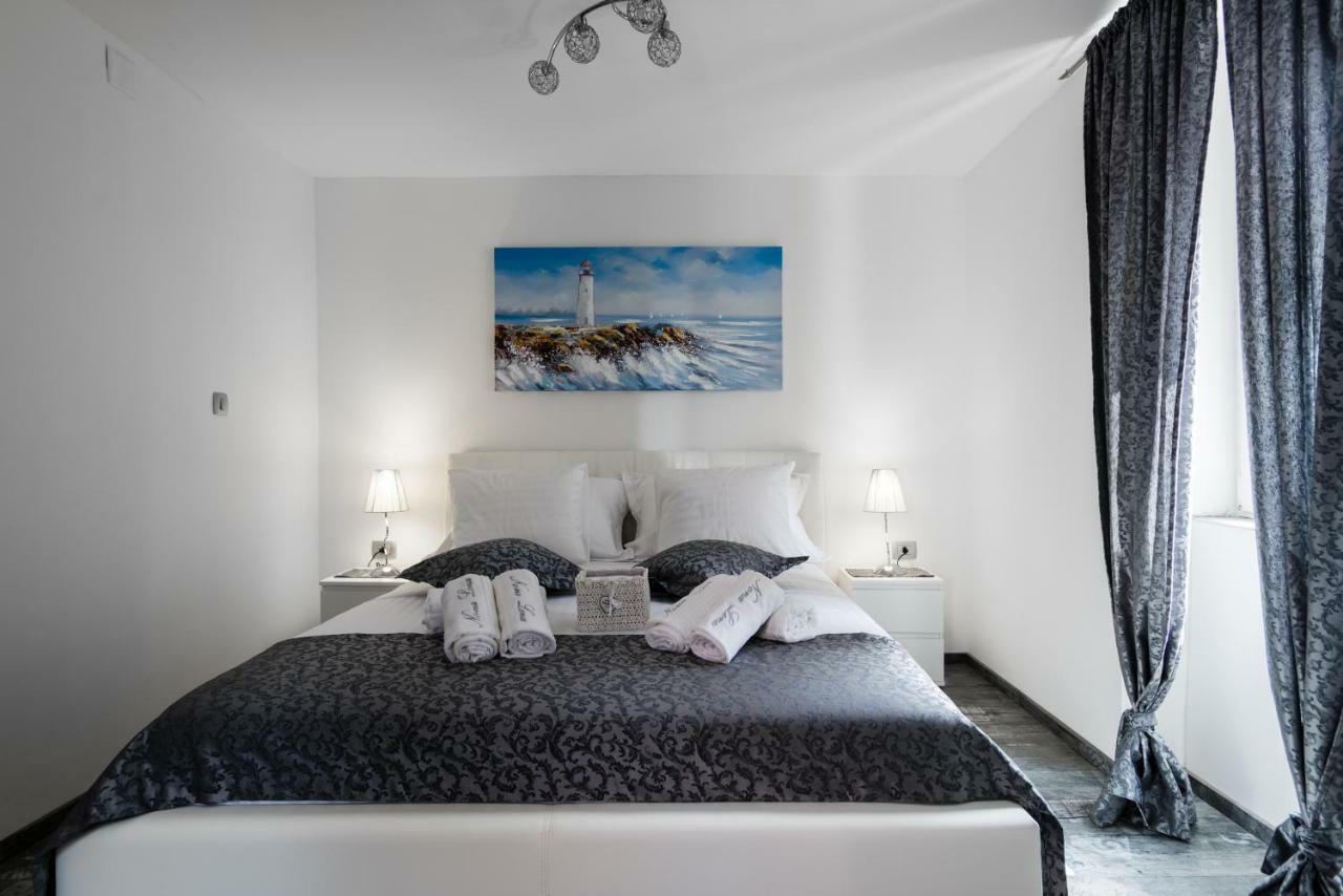 Nona Lena Studio Apartment สปลิท ภายนอก รูปภาพ