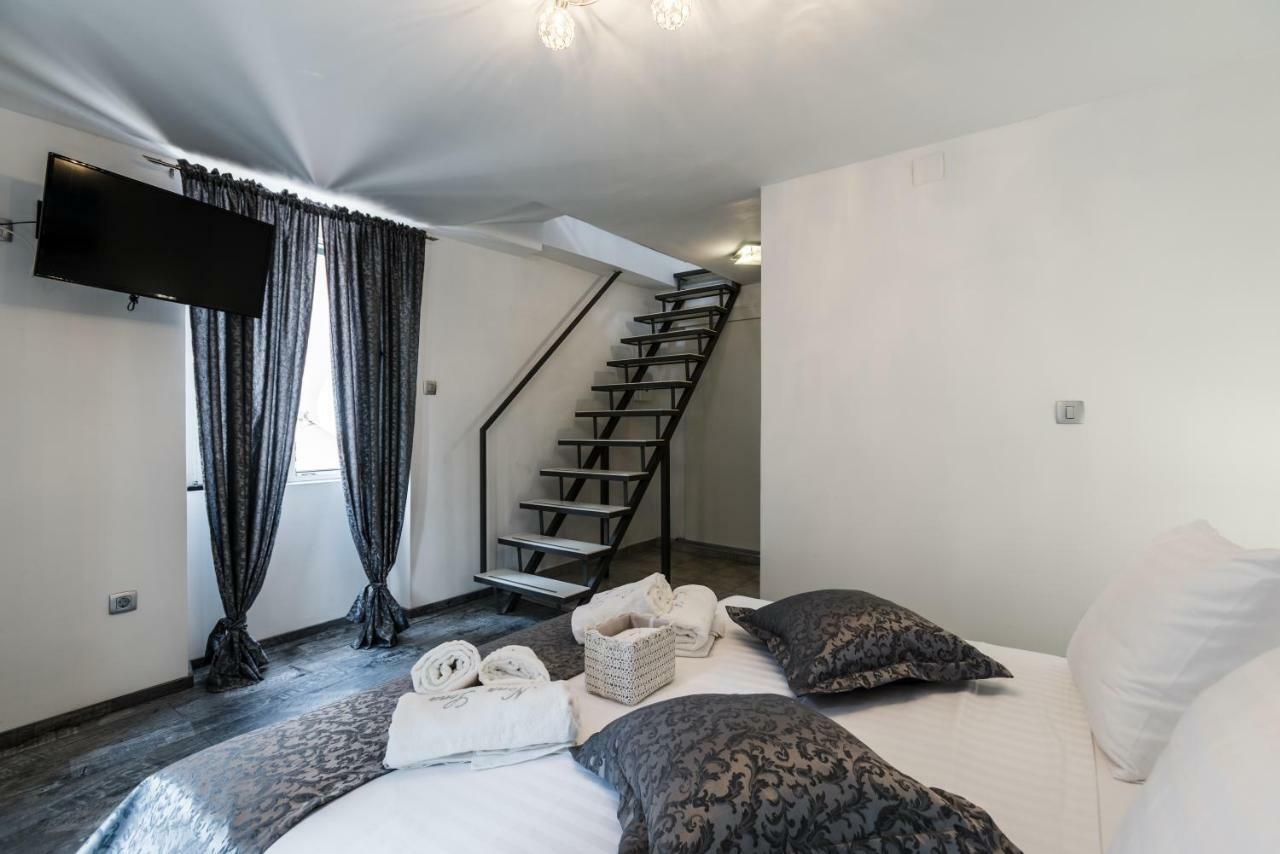 Nona Lena Studio Apartment สปลิท ภายนอก รูปภาพ