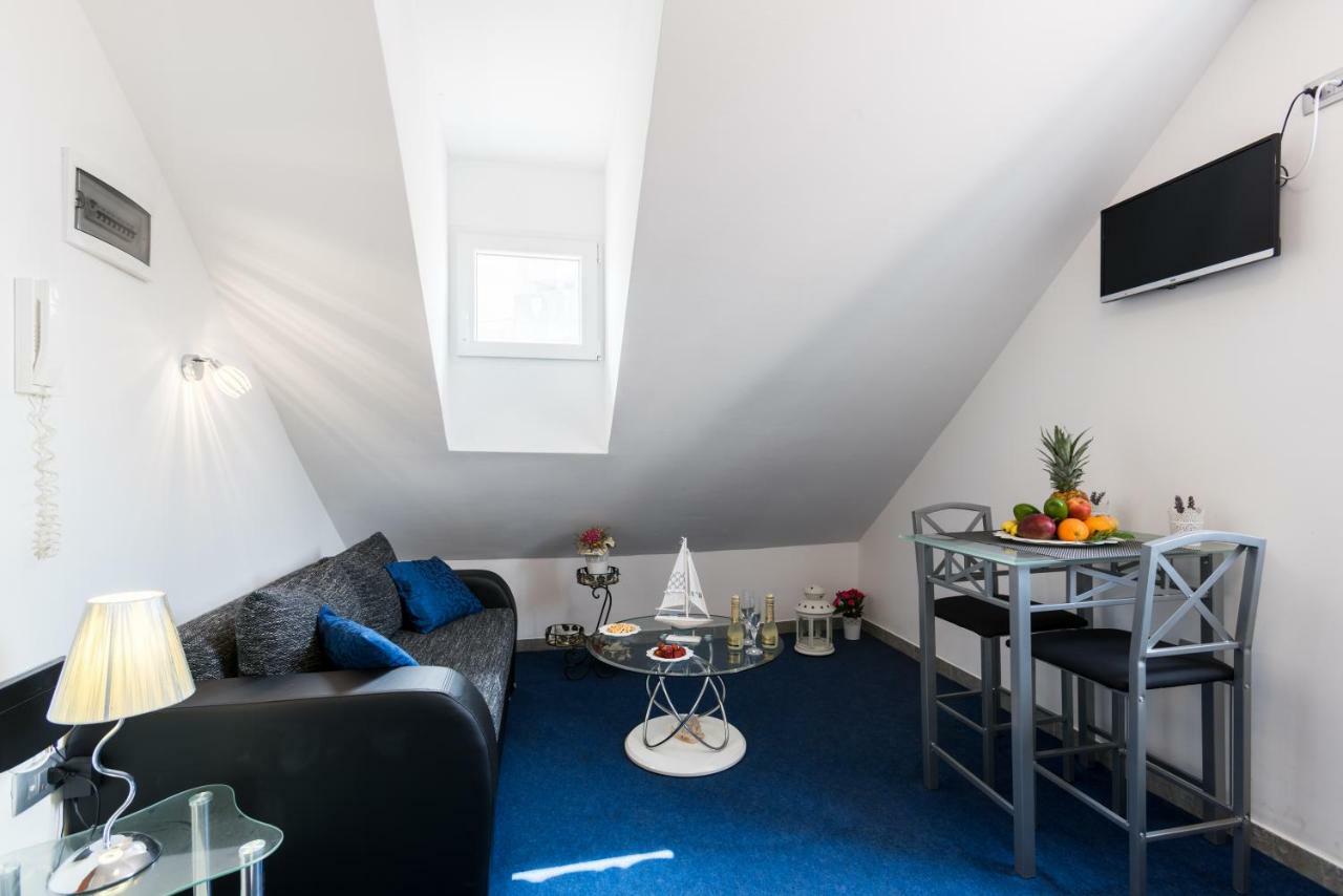 Nona Lena Studio Apartment สปลิท ภายนอก รูปภาพ