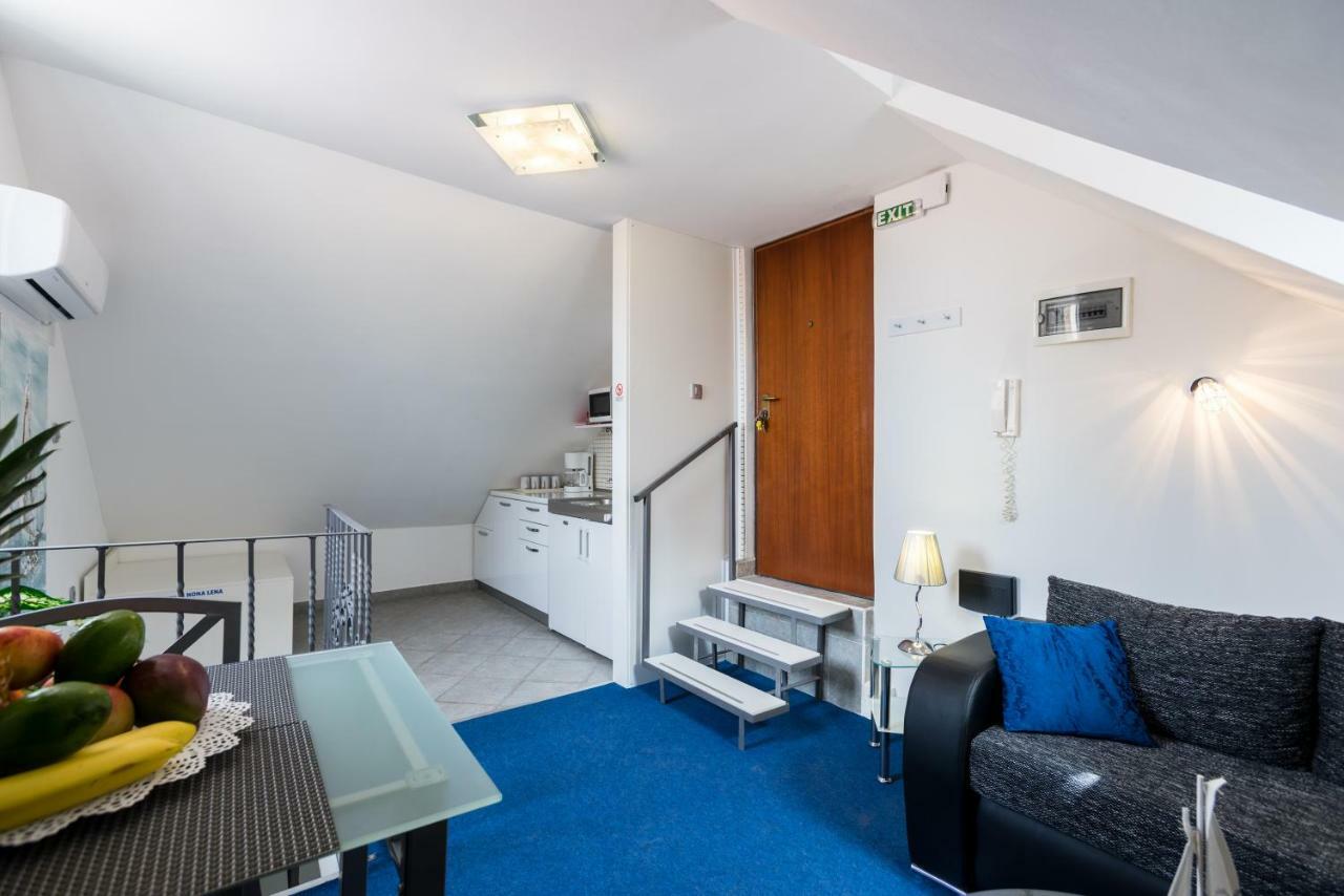 Nona Lena Studio Apartment สปลิท ภายนอก รูปภาพ