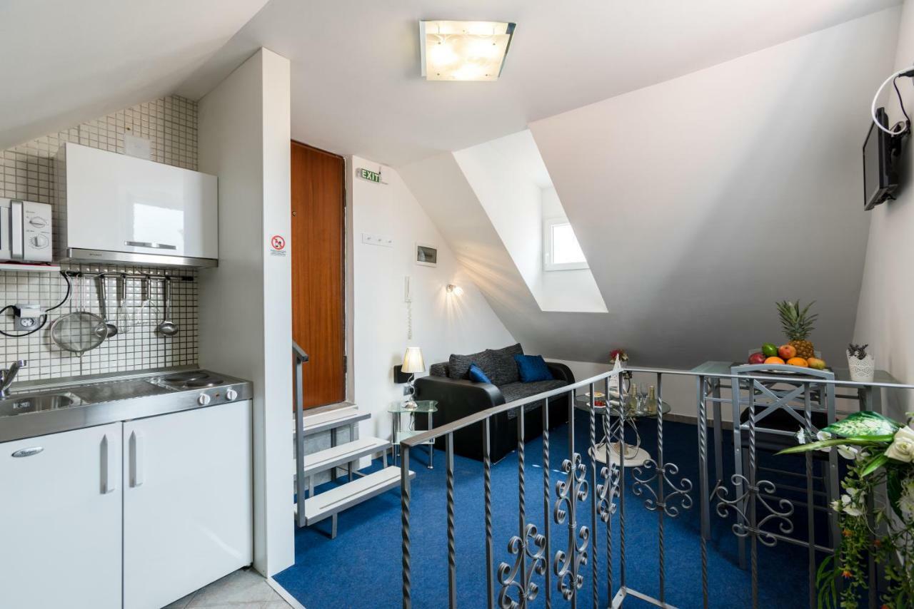Nona Lena Studio Apartment สปลิท ภายนอก รูปภาพ