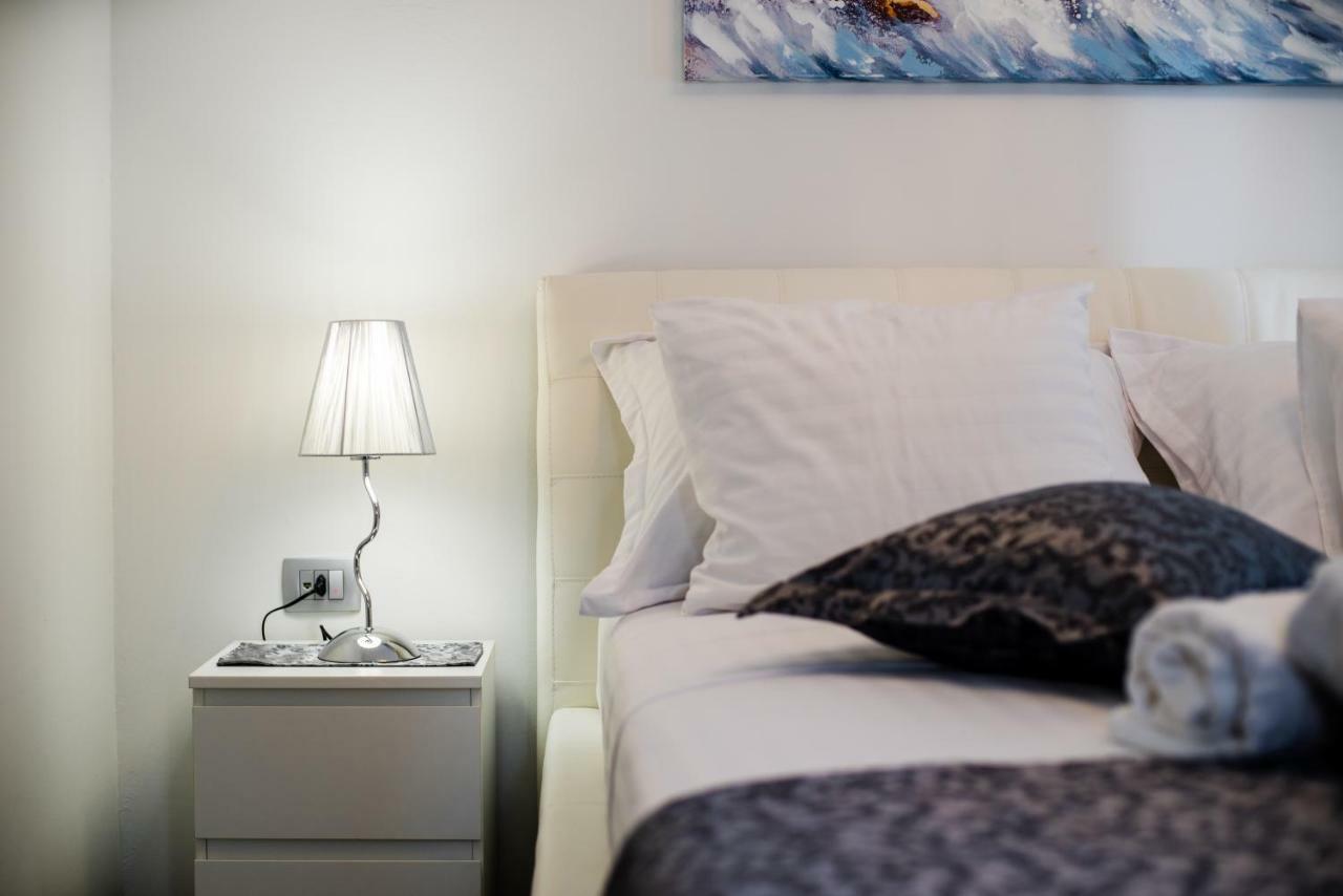 Nona Lena Studio Apartment สปลิท ภายนอก รูปภาพ