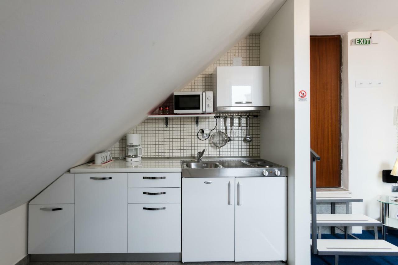 Nona Lena Studio Apartment สปลิท ภายนอก รูปภาพ