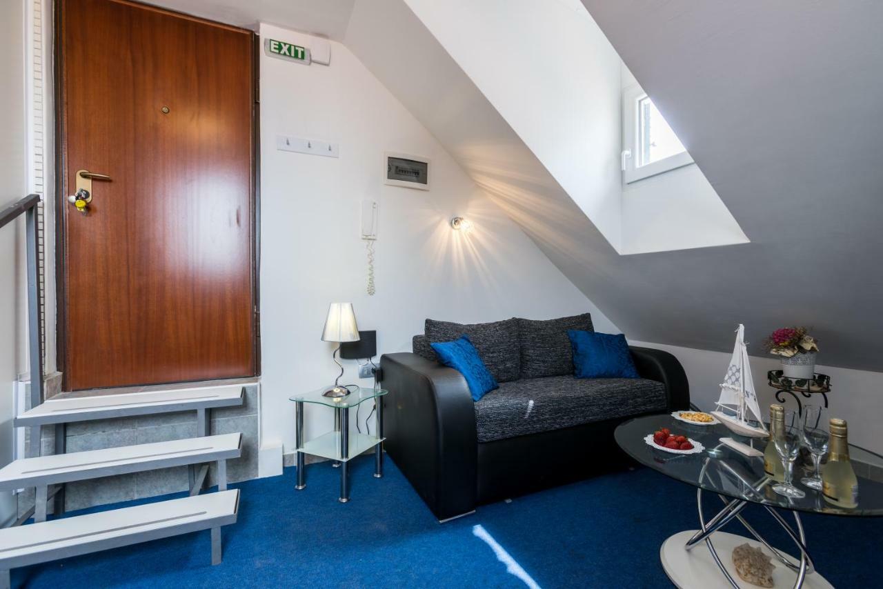 Nona Lena Studio Apartment สปลิท ภายนอก รูปภาพ